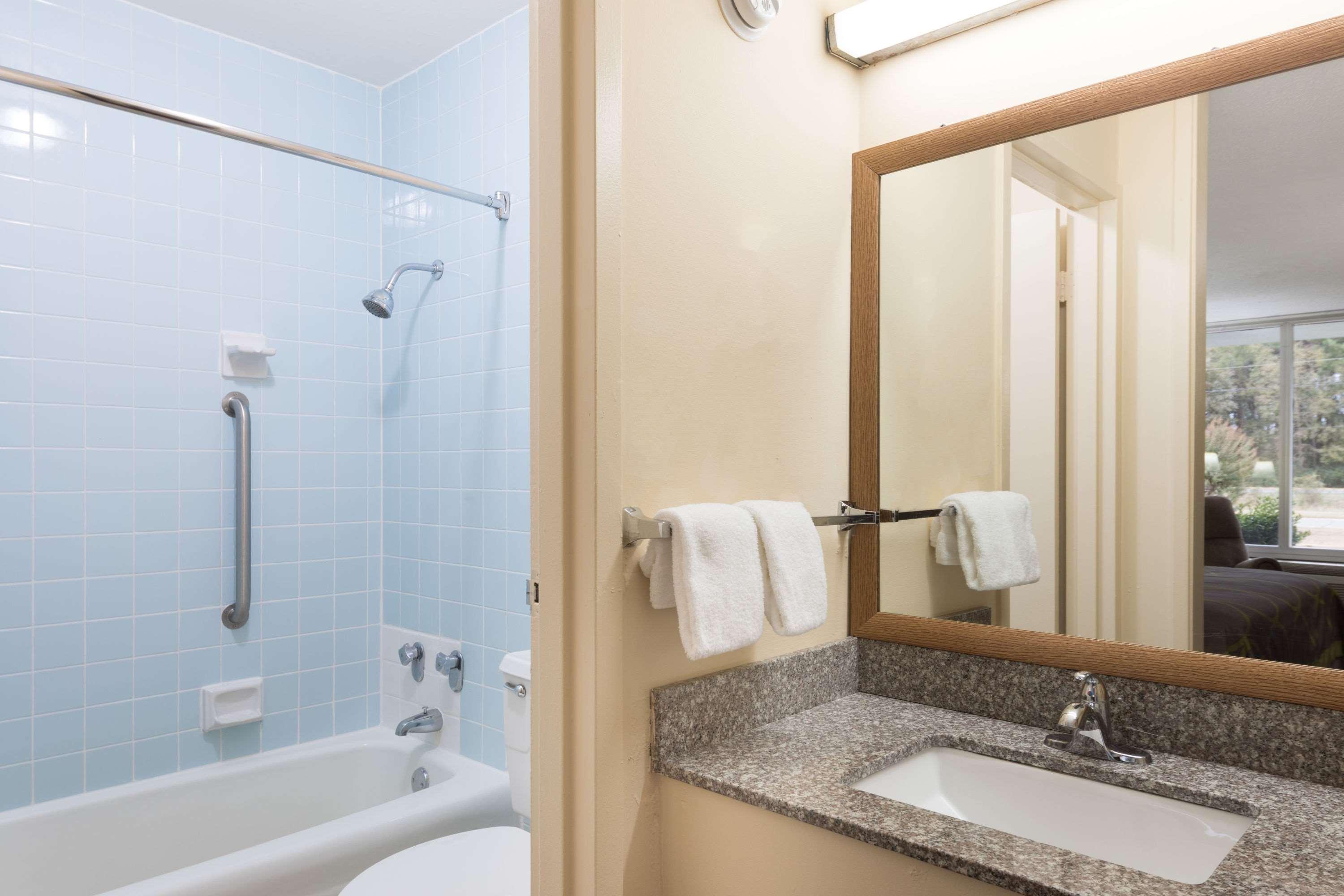 Super 8 By Wyndham Hope Hotel Ngoại thất bức ảnh